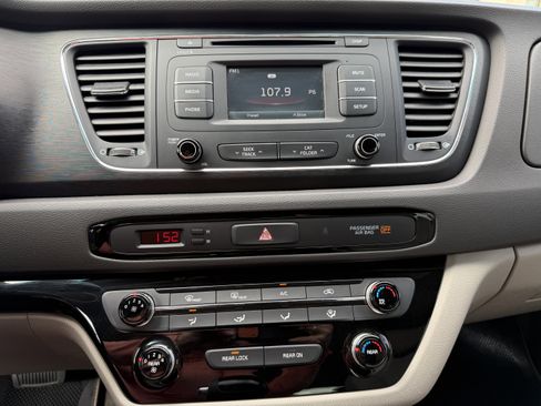 Used 2016 Kia Sedona L image 22