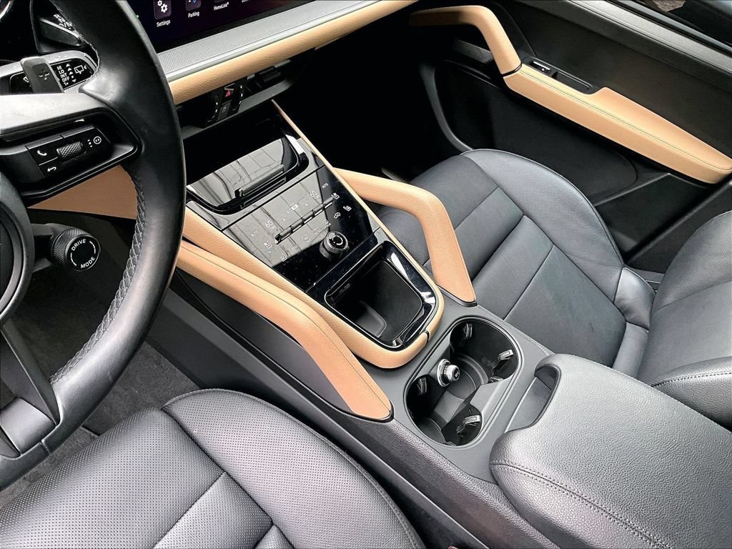 Certified 2024 Porsche Cayenne AWD/4WD image 20