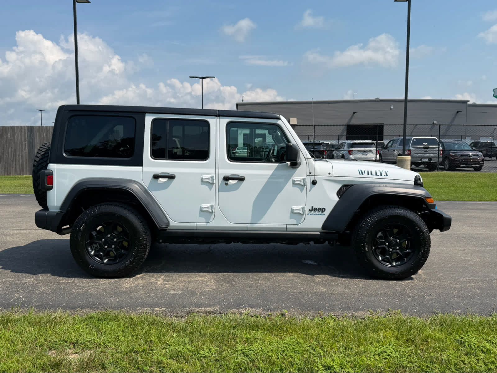 Used 2023 Jeep Wrangler Unlimited w/ Cold Weather Group AWD/4WD image 7