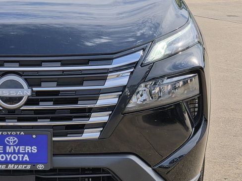 Used 2025 Nissan Rogue SV FWD image 4