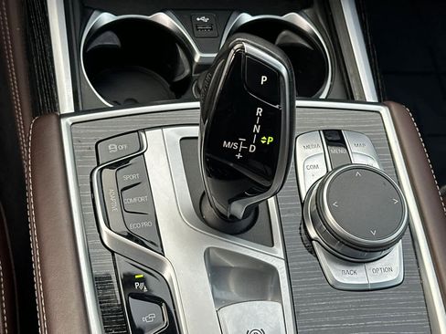 Used 2022 BMW 740i w/ M Sport Package image 23