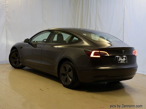 Used 2023 Tesla Model 3 Standard Range image 9