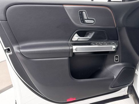 Used 2021 Mercedes-Benz GLB 250 image 27