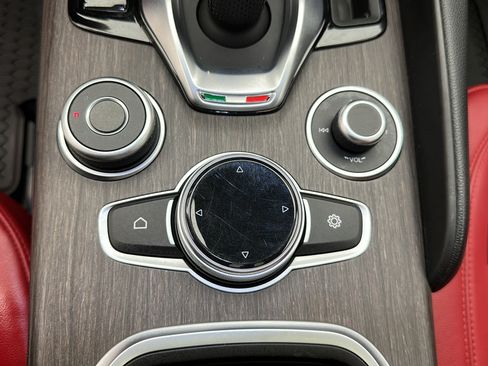 Used 2021 Alfa Romeo Giulia Ti w/ Nero Edizione AWD/4WD image 21
