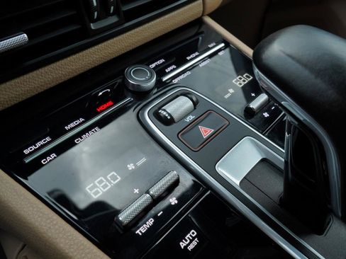 Used 2020 Porsche Cayenne AWD/4WD image 41