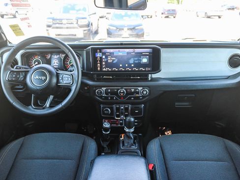 Used 2025 Jeep Wrangler Unlimited Sport AWD/4WD image 12