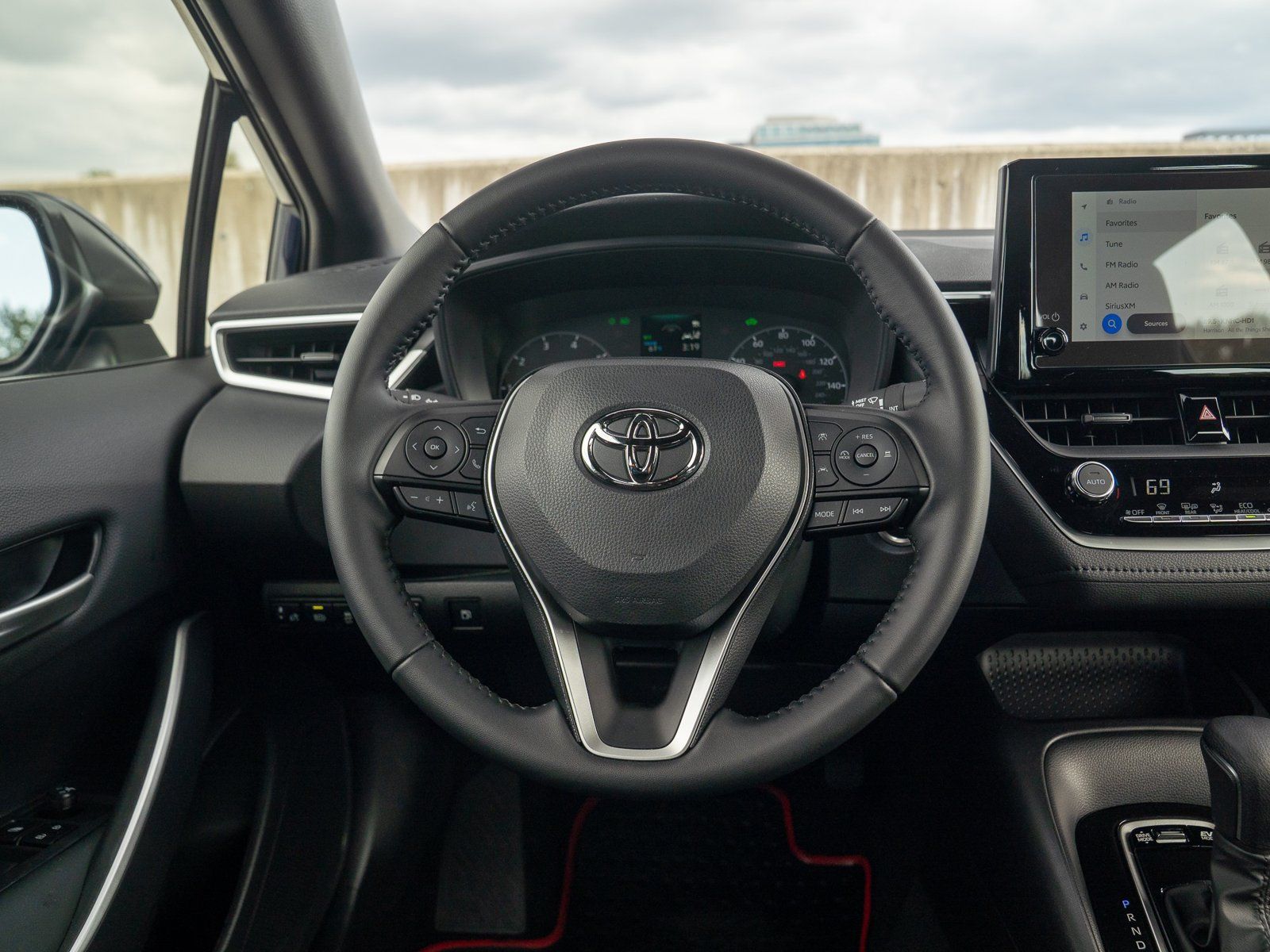 Used 2025 Toyota Corolla SE FWD image 22