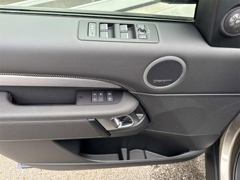 Certified 2025 Land Rover Discovery Dynamic SE image 17