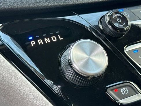 Used 2023 Chrysler Pacifica Touring-L image 24