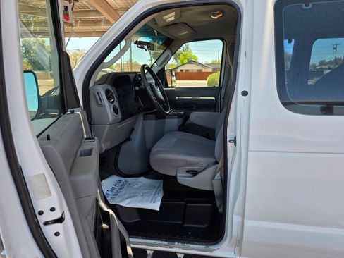 Used 2012 Ford E-350 and Econoline 350 XLT RWD image 13