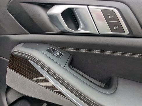 Used 2024 BMW X5 xDrive40i w/ Premium Package image 32