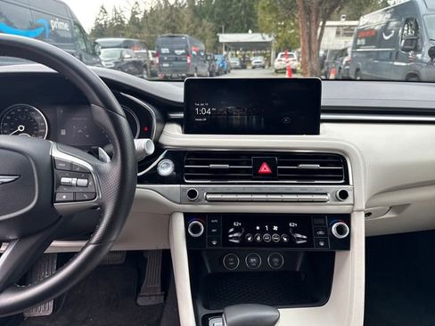 Used 2024 Genesis G70 2.5T image 22