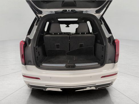 Used 2025 Cadillac XT6 Premium Luxury w/ Technology Package AWD/4WD image 15