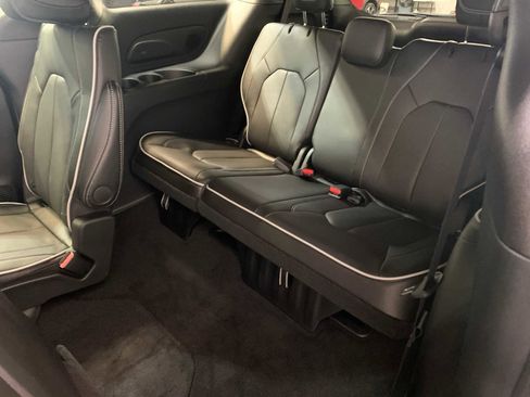 New 2026 Chrysler Pacifica Limited image 5