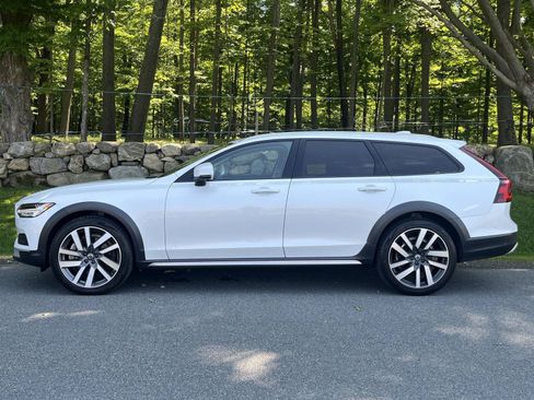 Used 2023 Volvo V90 B6 Cross Country Plus w/ Climate Package AWD/4WD image 13