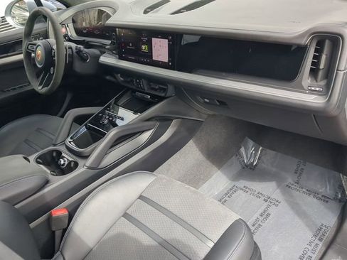Used 2025 Porsche Cayenne GTS image 12