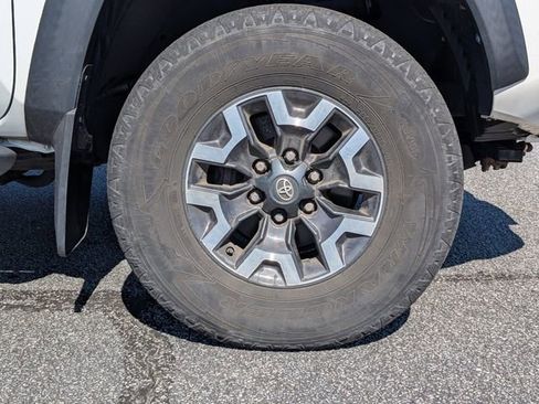 Used 2021 Toyota Tacoma TRD Off-Road image 10