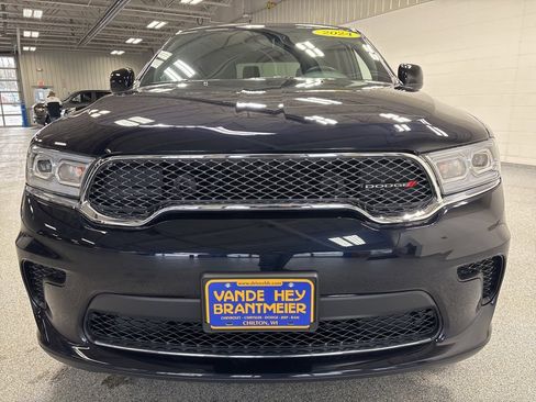 Used 2024 Dodge Durango SXT w/ 3rd Row Seating Group image 2
