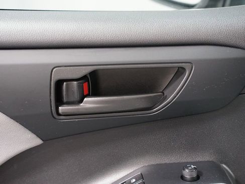Used 2023 Toyota Highlander LE FWD image 33