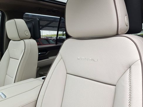 New 2026 GMC Yukon Denali w/ Denali Reserve Package AWD/4WD image 17