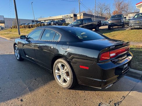 Used 2014 Dodge Charger SXT image 3