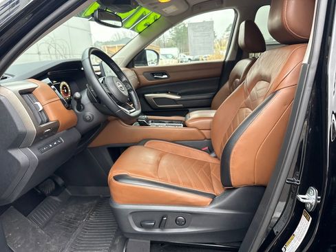 Used 2022 Nissan Pathfinder Platinum w/ Cargo Package image 17