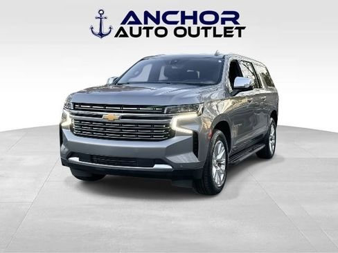 Used 2022 Chevrolet Suburban Premier w/ Premium Package image 4