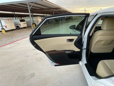 Used 2016 Toyota Avalon Touring image 18