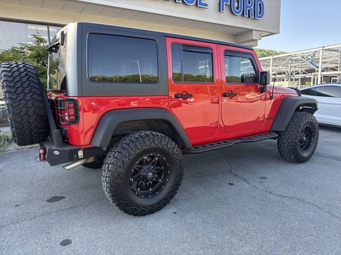 Used 2017 Jeep Wrangler Unlimited Rubicon w/ Max Tow Package AWD/4WD image 4