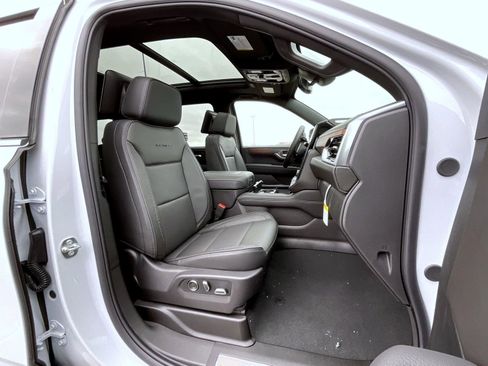 New 2026 GMC Yukon XL Denali w/ Denali Reserve Package AWD/4WD image 15