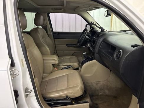 Used 2014 Jeep Patriot Limited w/ Sun/Sound Group AWD/4WD image 17