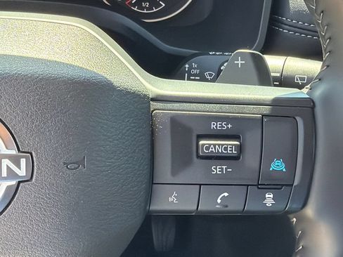 Used 2025 Nissan Rogue SV FWD image 25
