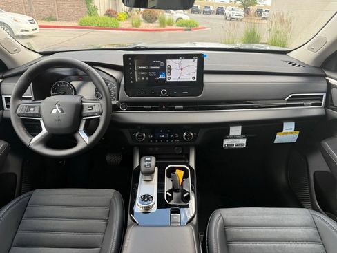 New 2026 Mitsubishi Outlander AWD image 13