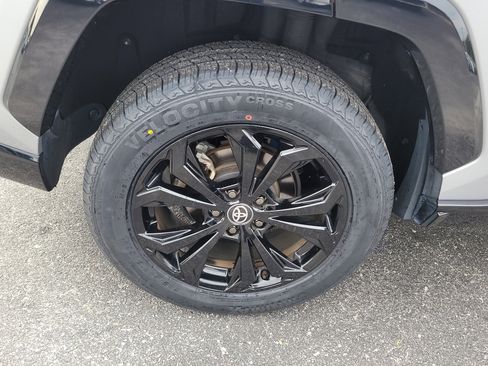 Certified 2022 Toyota RAV4 SE image 9