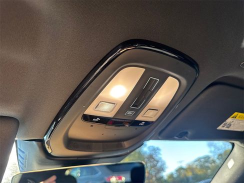 Used 2022 Volvo XC60 T8 R-Design w/ Advanced Package image 31