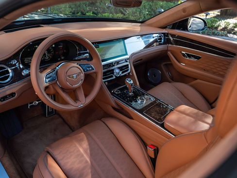 Used 2025 Bentley Flying Spur Plug-In Hybrid AWD/4WD image 26