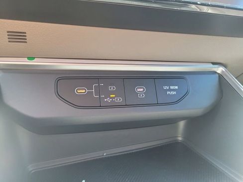 New 2026 Kia Carnival FWD image 24