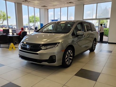 New 2026 Honda Odyssey EX-L image 2