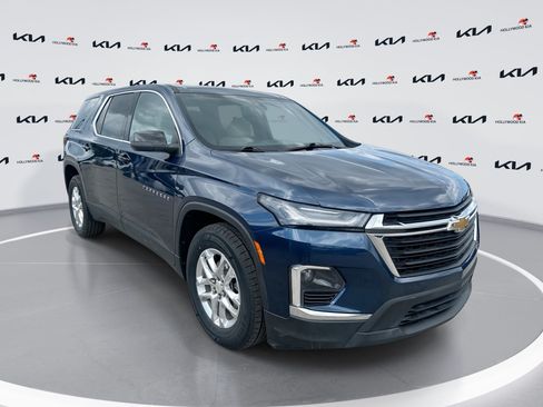 Used 2022 Chevrolet Traverse LS FWD image 1