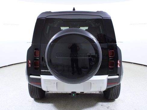 Used 2025 Land Rover Defender 110 S image 6