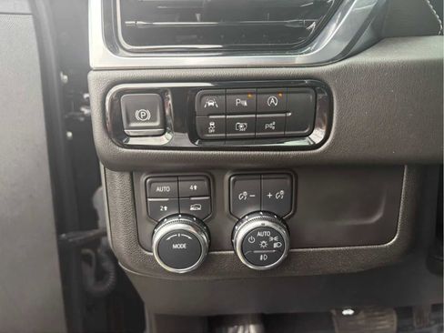Used 2025 GMC Yukon XL Denali AWD/4WD image 13