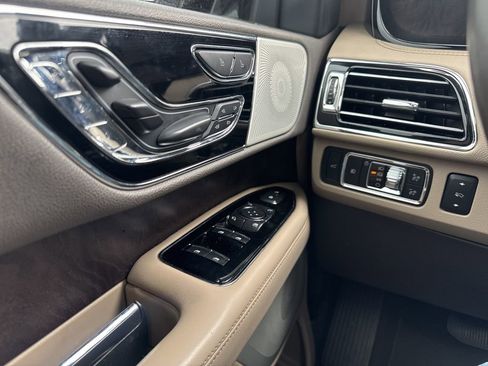 Used 2022 Lincoln Navigator L Reserve AWD/4WD image 11