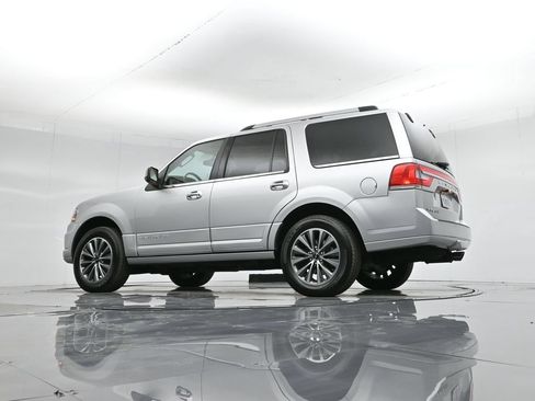Used 2017 Lincoln Navigator Select RWD image 35