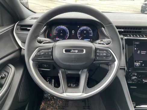 Used 2023 Jeep Grand Cherokee L Altitude AWD/4WD image 13