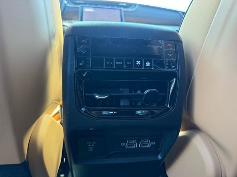 New 2025 Jeep Grand Cherokee Summit w/ High Altitude Package AWD/4WD image 32