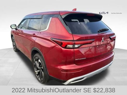 Used 2022 Mitsubishi Outlander SE image 6