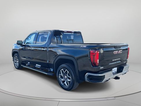 Used 2022 GMC Sierra 1500 SLT w/ SLT Convenience Package image 7