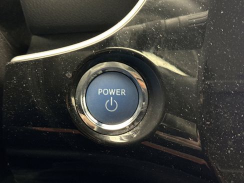 Used 2022 Toyota Prius LE image 19