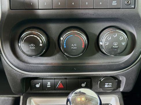 Used 2017 Jeep Compass Latitude FWD image 21