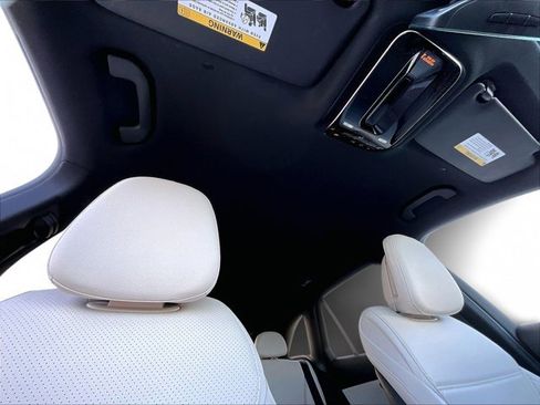 Certified 2023 Mercedes-Benz GLC 300 image 17